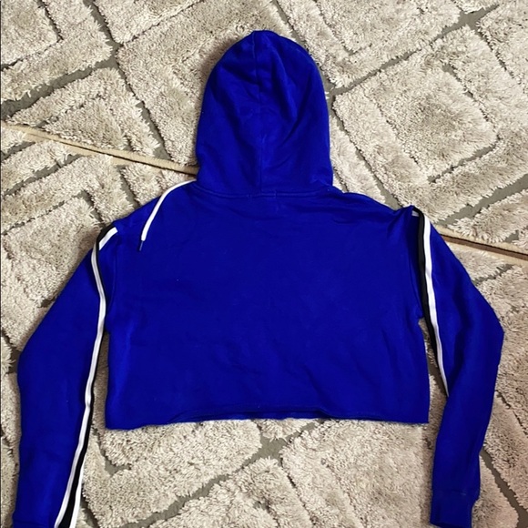 Cropped GARAGE Hoodie with sleeve detail! - Picture 2 of 2